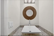 1 dormitorio y 1,5 baños en Miami