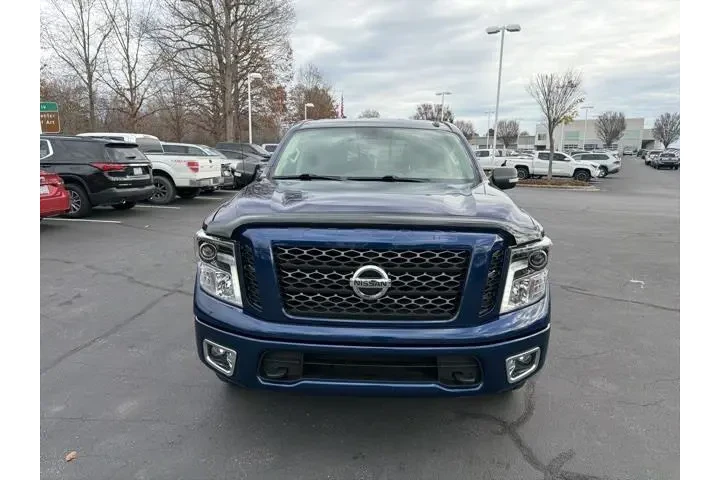 $25464 : Nissan Titan 2019 4x4 PRO-4X image 2