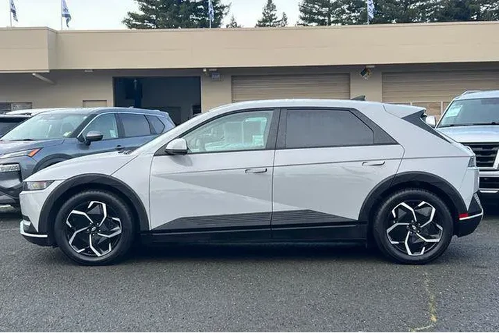 $27990 : Hyundai IONIQ 5 2024 AWD SEL image 10