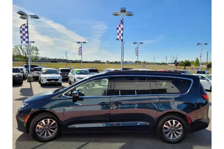 $29300 : Chrysler Pacifica Hybrid 202 image 7