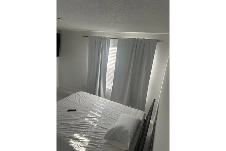 $925 : CUARTO AMUEBLADO image 4
