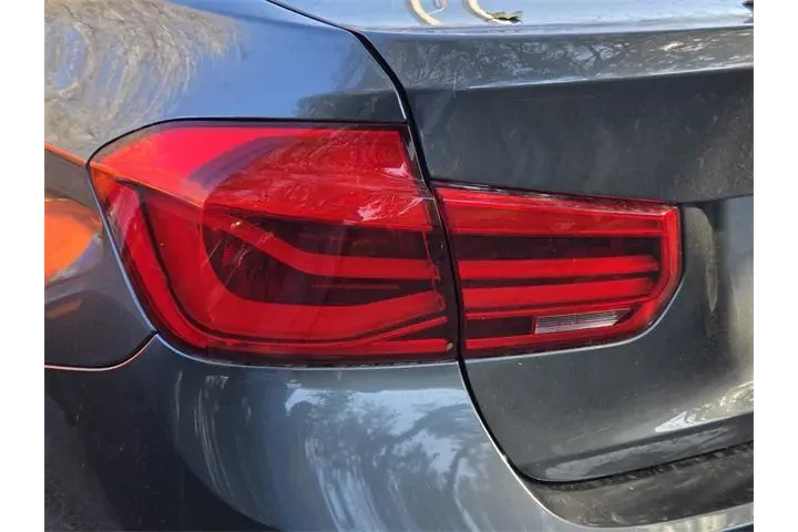 $12987 : BMW 3 Series 2018 330i 4dr S image 8