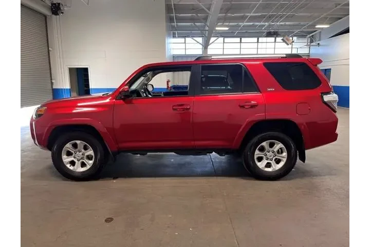 $33959 : Toyota 4Runner 2024 4x2 SR5 image 6