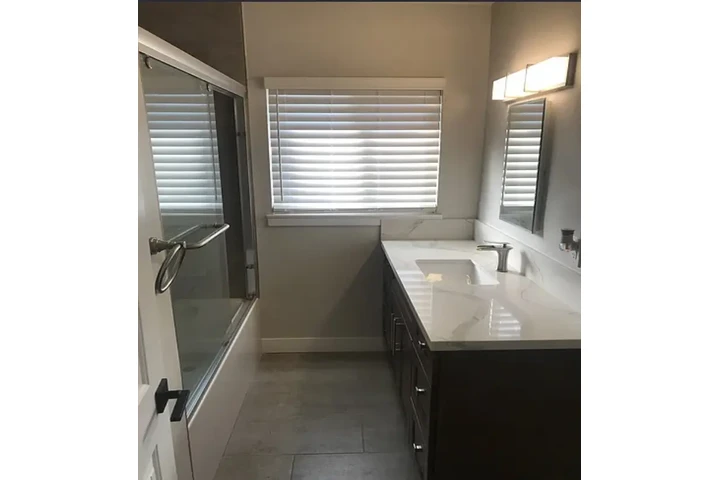 $1000 : Amplio apartamento de 2 habita image 2