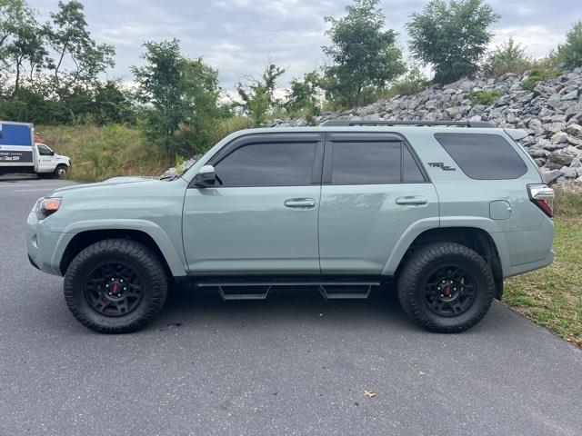 $41998 : PRE-OWNED 2022 TOYOTA 4RUNNER image 4