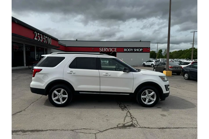 2016 Explorer 4WD 4dr XLT image 1