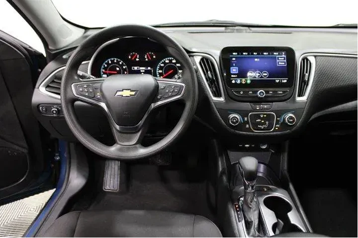 $20988 : Chevrolet Malibu 2025 LS 4dr image 2