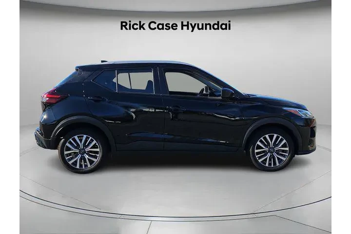 $15394 : Nissan Kicks 2024 SV 4dr Cro image 4