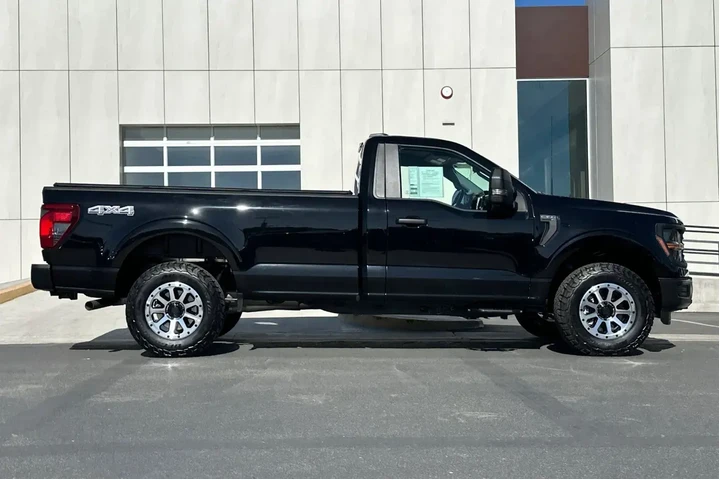 $39900 : Ford F-150 2025 4x4 XL 2dr R image 2