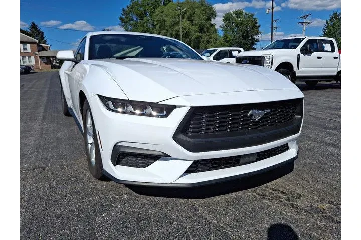 $28143 : Ford Mustang 2024 EcoBoost 2 image 2