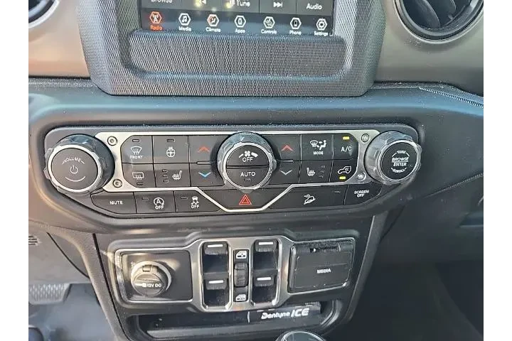 $29450 : Jeep Wrangler Unlimited 2021 image 9