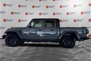 $33888 : PRE-OWNED 2022 JEEP GLADIATOR thumbnail