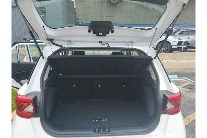 $16998 : Hyundai VENUE 2023 SEL 4dr C image 9