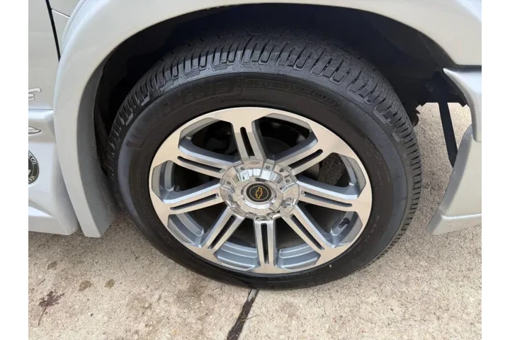 $34997 : 2017 Express 2500 image 8