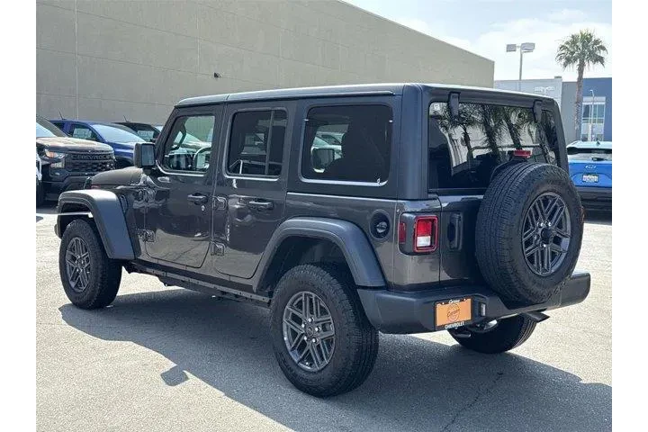 $33869 : Jeep Wrangler 2025 4x4 Sport image 5