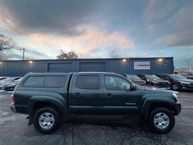 $17488 : 2009 Tacoma V6, IN GREAT SHAP image 2