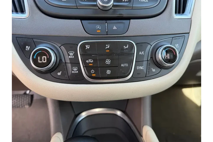 $22000 : Chevrolet Malibu 2024 LT 4dr image 9