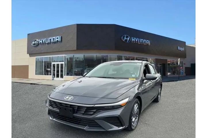 $18998 : Hyundai ELANTRA 2024 SEL 4dr image 7