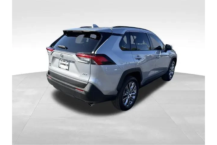 $29371 : Toyota RAV4 2021 XLE Premium image 8