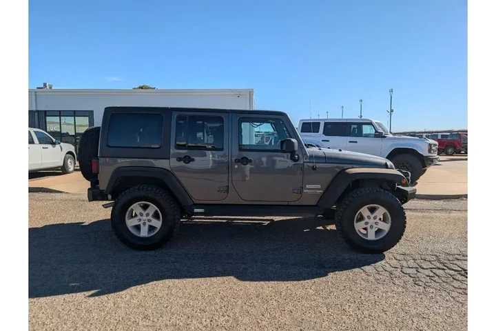 $23750 : Jeep Wrangler JK Unlimited 2 image 2