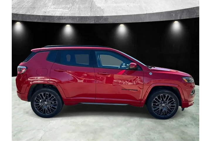$21985 : Jeep Compass 2022 4x4 (Red) image 1