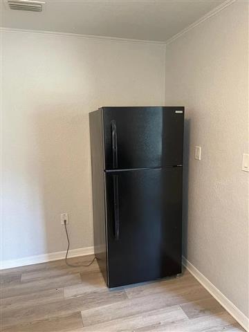 $800 : Spacious 2 bedroom and 1 bath image 7