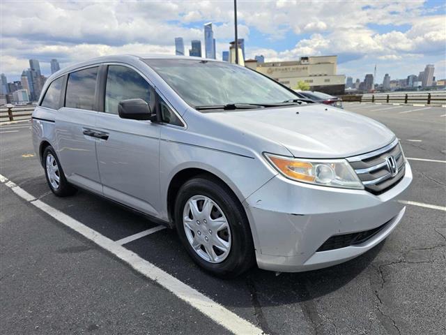 $6800 : 2012 HONDA ODYSSEY image 3