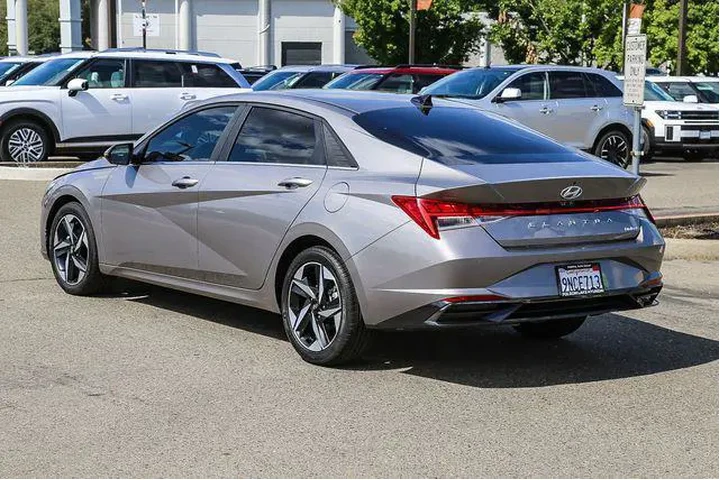 $20992 : Hyundai ELANTRA 2023 Limited image 2