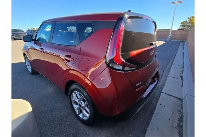 $18885 : Kia Soul 2023 S 4dr Crossove image 4