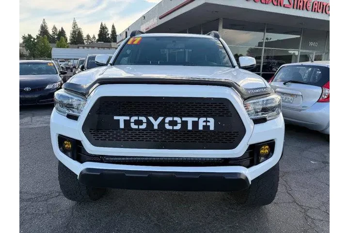 $27641 : Toyota Tacoma 2017 4x2 TRD O image 1