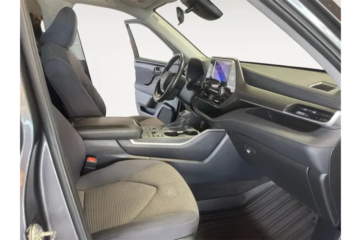 $33500 : Toyota Highlander 2023 AWD L image 3