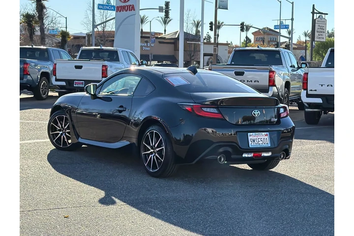 $30250 : Toyota GR86 2024 2dr Coupe 6 image 5
