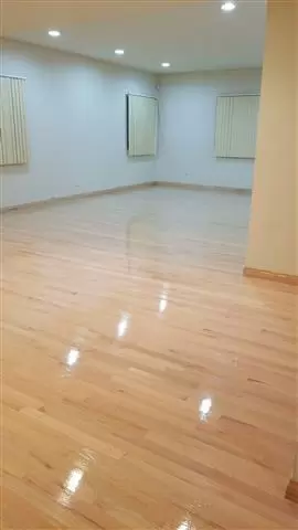 HARDWOOD FLOORS/PISOS D MADERA image 4