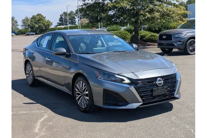 $21293 : Nissan Altima 2023 2.5 SV 4d image 4