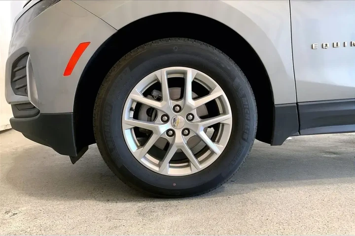 $20391 : Chevrolet Equinox 2024 LT 4d image 6