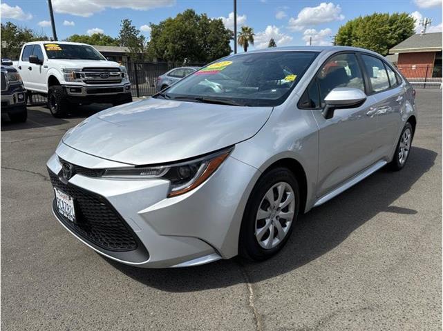 2022 Corolla LE image 8