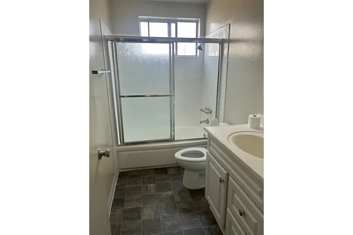 $2295 : Cornuta 2 bd 1 Bath $2,295 image 6