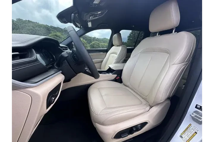 $39950 : Jeep Grand Cherokee 2024 4x4 image 9