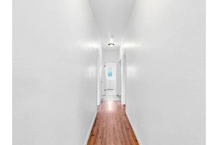 $1195 : Spacious 3bd 1ba @ LA image 5