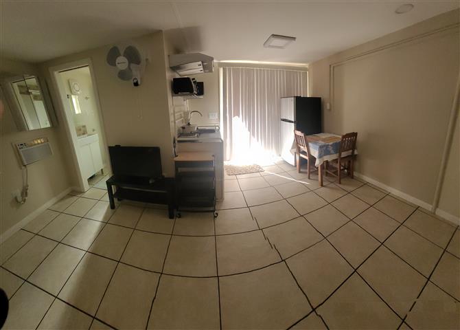 $1200 : STUDIO w/ BATHROOM - KITCHENET image 4