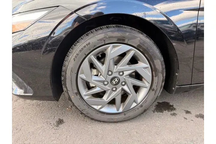 $18500 : Hyundai ELANTRA 2024 SEL 4dr image 9