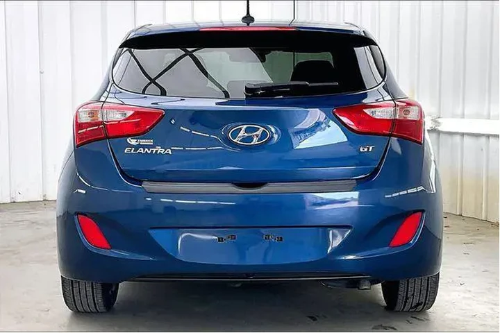 $10490 : Hyundai ELANTRA GT 2016 4dr image 4