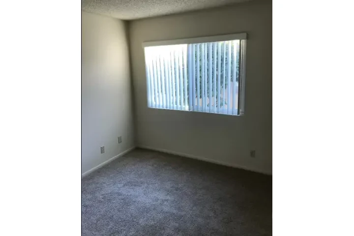 $1100 : Vivienda cómoda en Burbank CA image 5