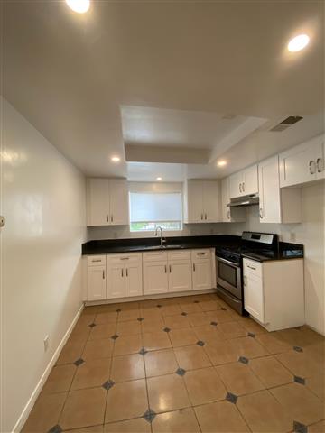 $2800 : NORTH HOLLYWOOD APT. DE 3 RECS image 2