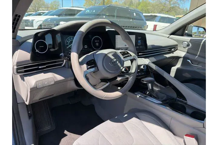 $19843 : Hyundai ELANTRA 2023 SEL 4dr image 9