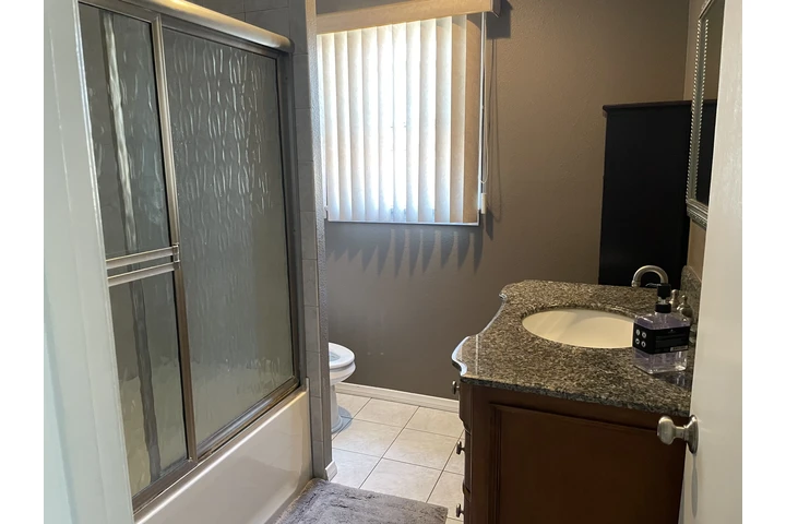 $750 : Rento Cuarto image 2