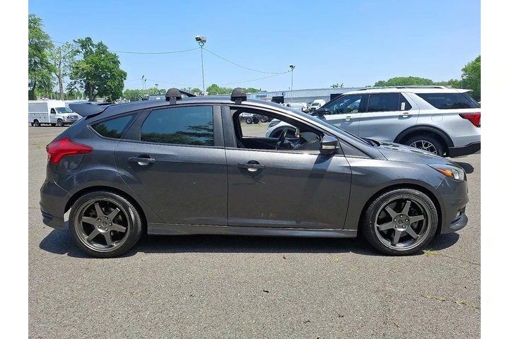 $13222 : Ford Focus 2017 ST 4dr Hatch image 8