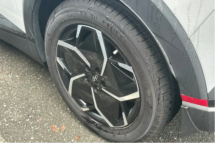 $23990 : Hyundai IONIQ 5 2024 SEL 4dr image 7