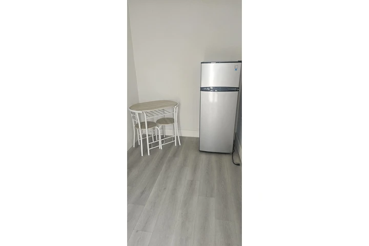 $1400 : Efficency image 6