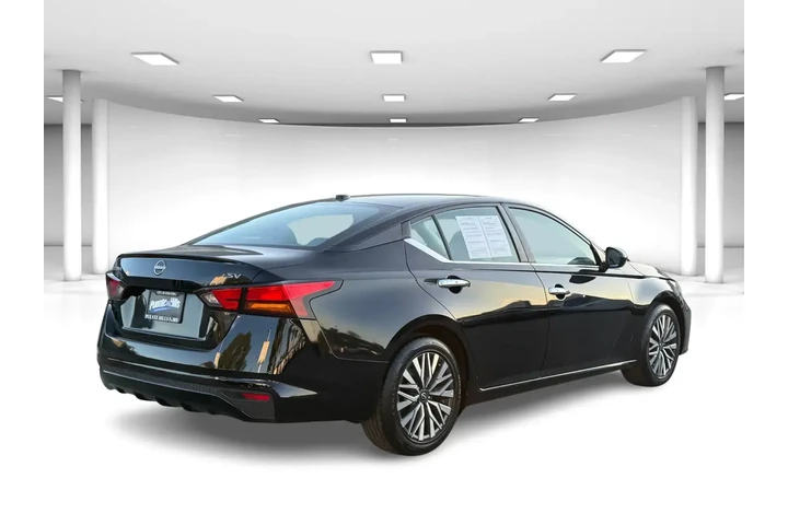 $16934 : Nissan Altima 2023 2.5 SV 4d image 4